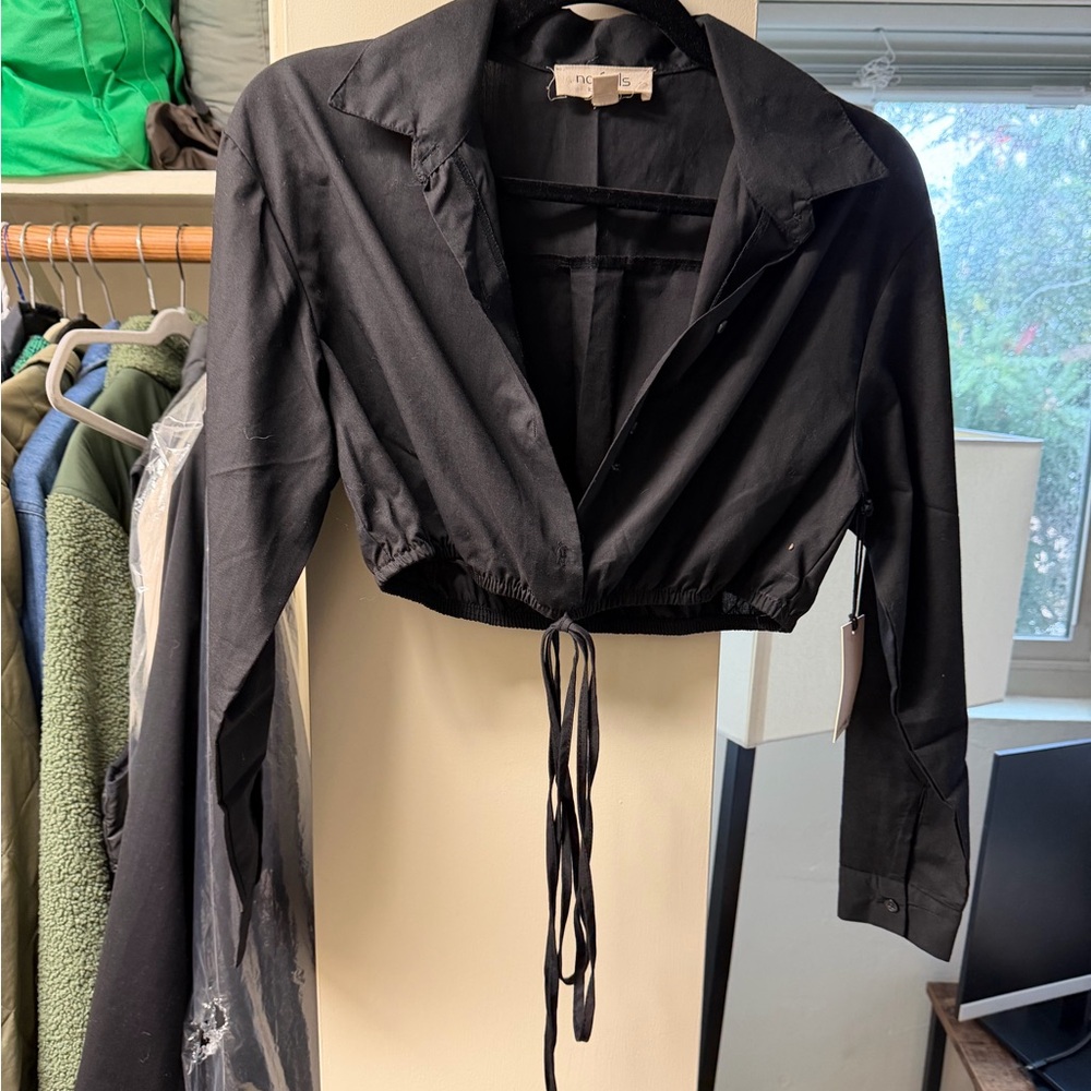 No Frills NWT Black Cropped Button-Up Shirt